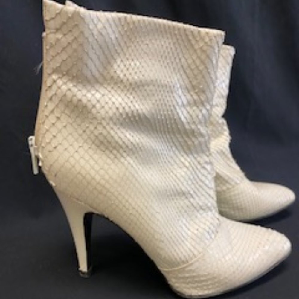 Arlene La Marca ankle white snake boots size 7